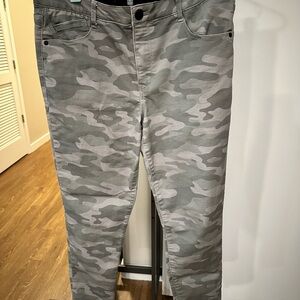 Wit & Wisdom Gray Camouflage Trousers